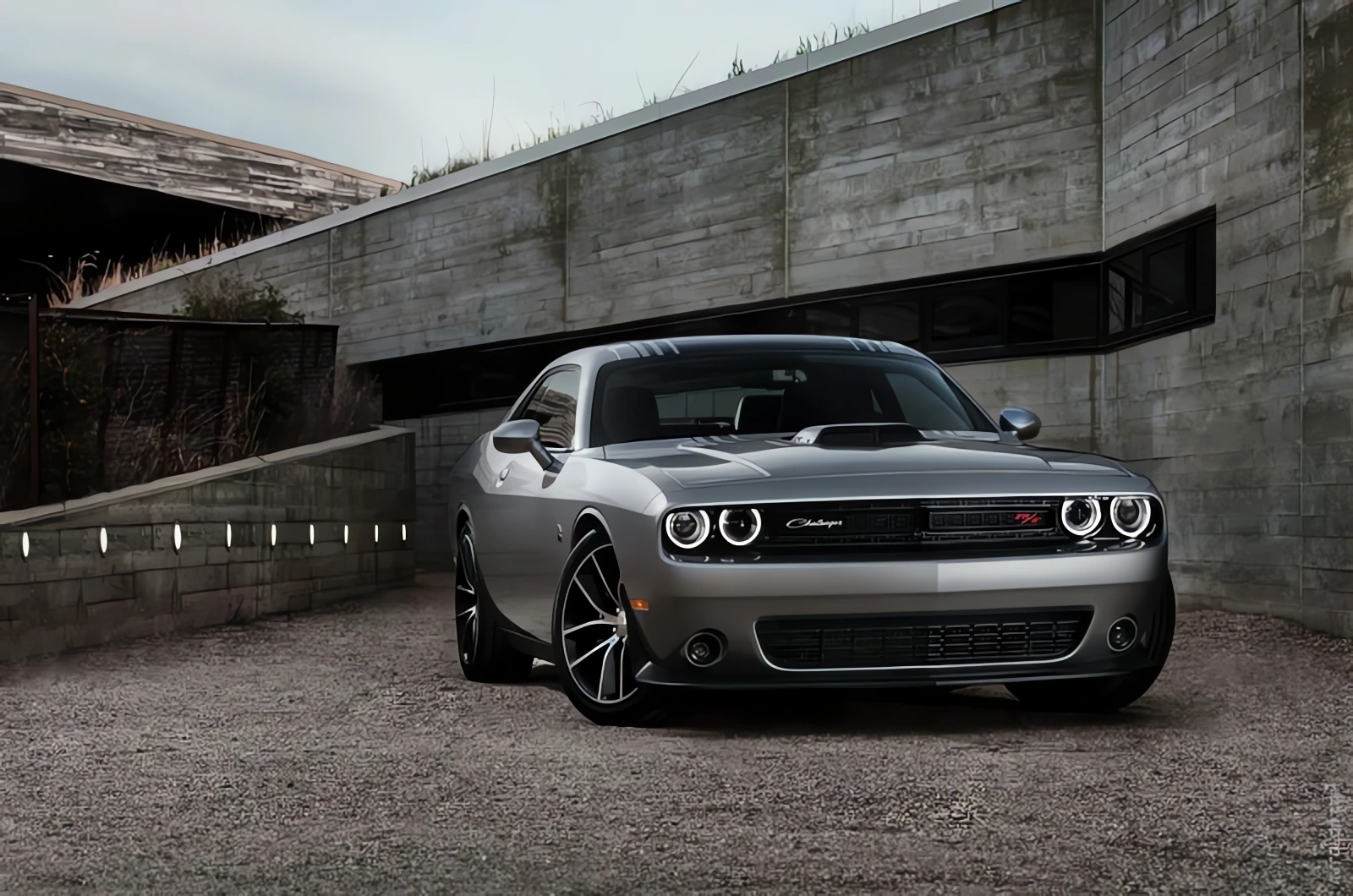 Dodge Challenger test drive - restored article image 2