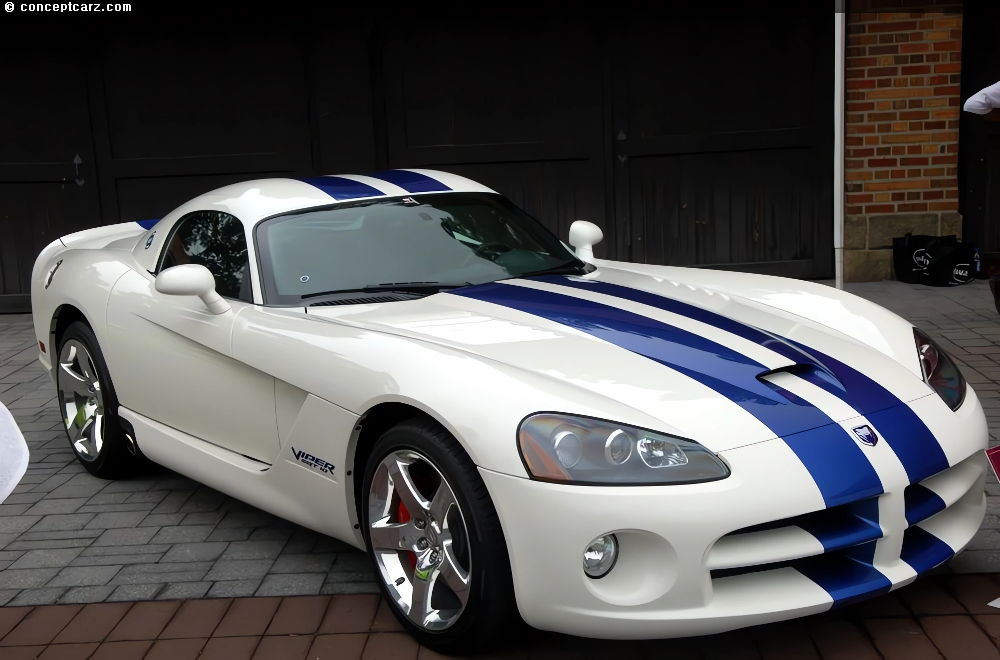 Lining up of Fresh Dodge Viper and Dodge SRT - restored article image 2