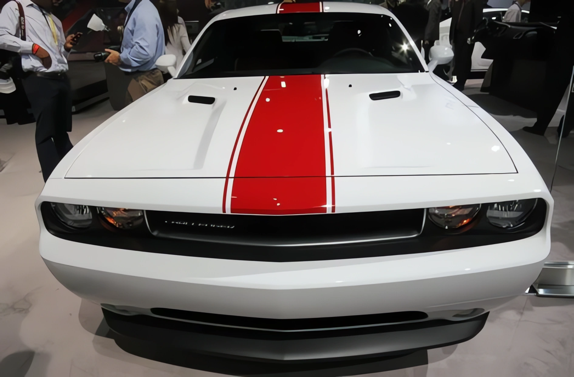 Muscle car Dodge Challenger Prepares for Face-lifting