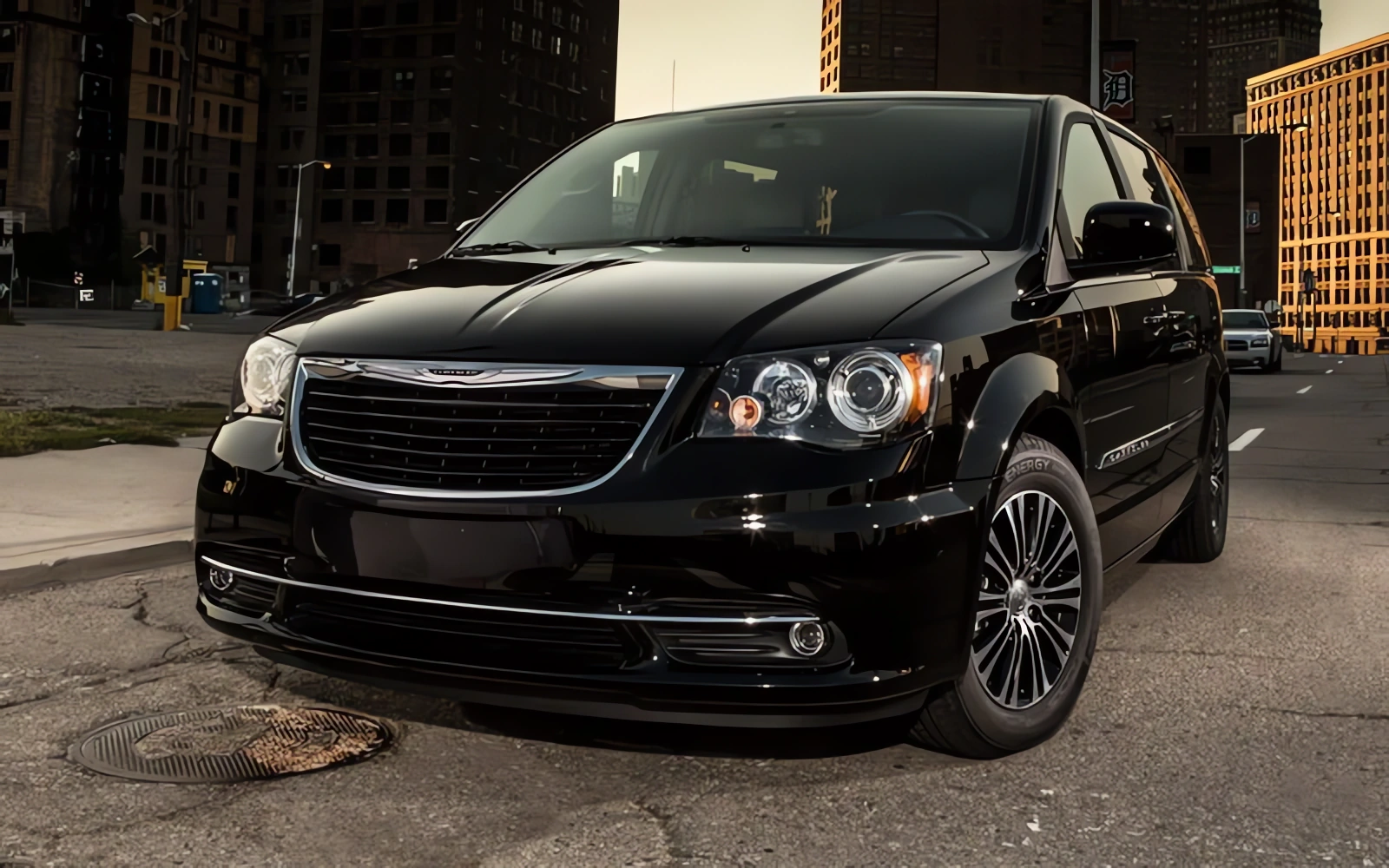 New 2013 Town and Country S